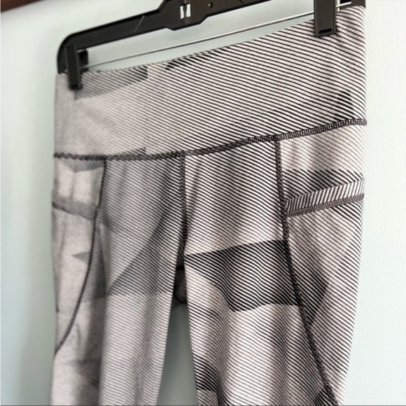 ATHLETA striped leggings. Gray and black size small. Pockets, hidden zipper - Picture 3 of 11